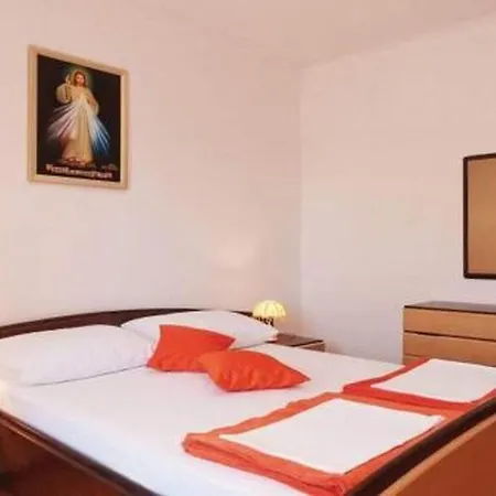 Nora Near The - By Ta Leut Agency * Privlaka (Zadar)