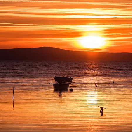 Nora Near The - By Ta Leut Agency * Privlaka (Zadar)